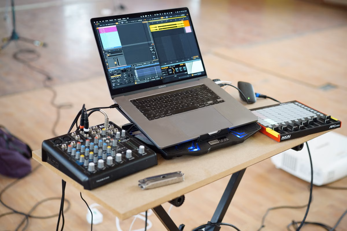 Logic Pro 12 против Ableton Live 12: как выбрать музыканту на Windows (2026)