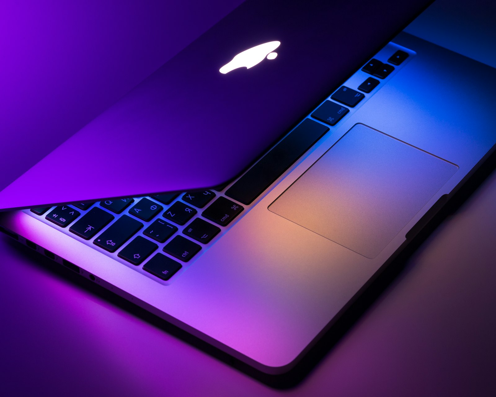 Mac mini M4 bare-metal AI-рабочая станция с Metal-ускорением и unified memory